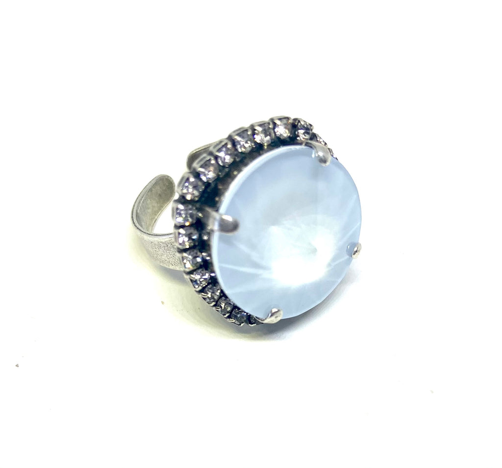 Ajustable 18mm Ring with Crystal Set in Antique Silver